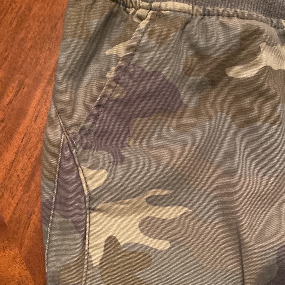 NWT Cart & Jack cotton camo jogger.  Size large 12/14. - Picture 10 of 11